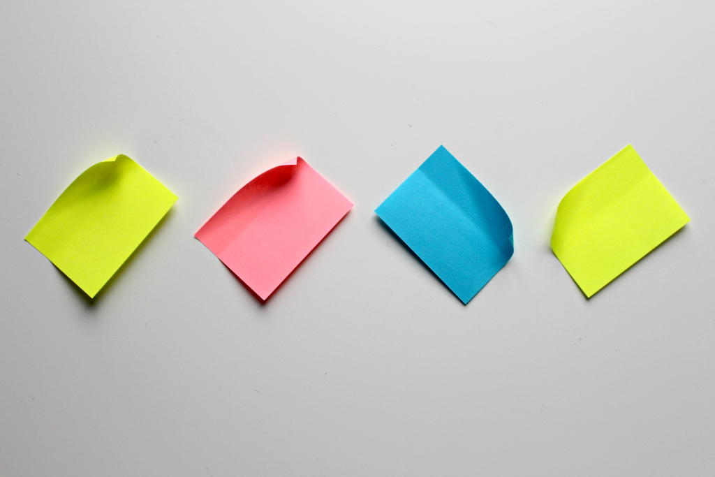 Post it note on tips to train post-editors
